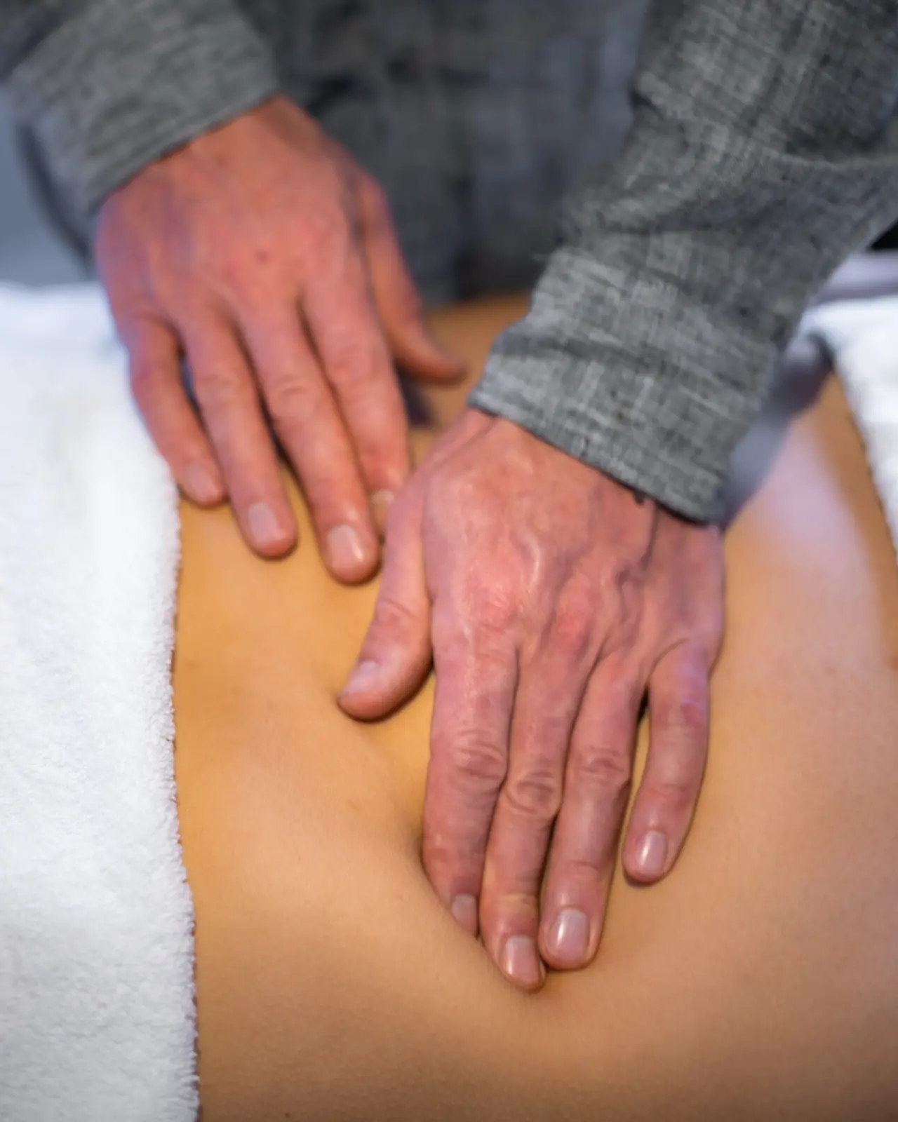 Tui Na massage, two hands placed on the torso
